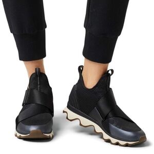 Sorel Kinetic Black White Velcro Scalloped Tread Comfort Sneaker Shoe 6